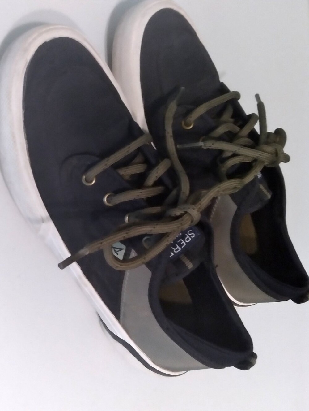 Sperry Boy's Black and Gray Boat Shoe Sneakers with Olive Laces Size 2M